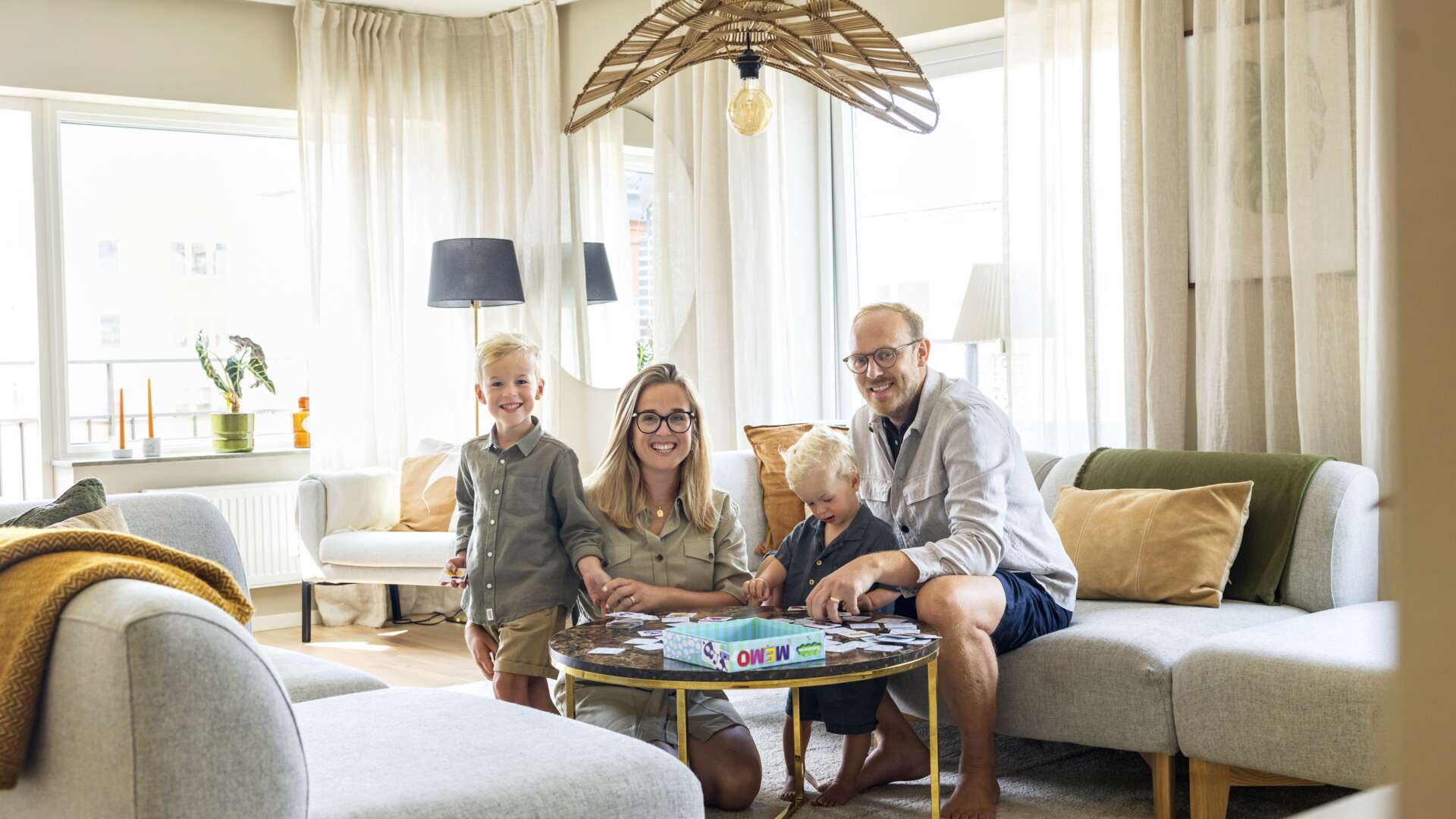 Tove och Johan Brf Kryssaren sällskapsspel.jpg